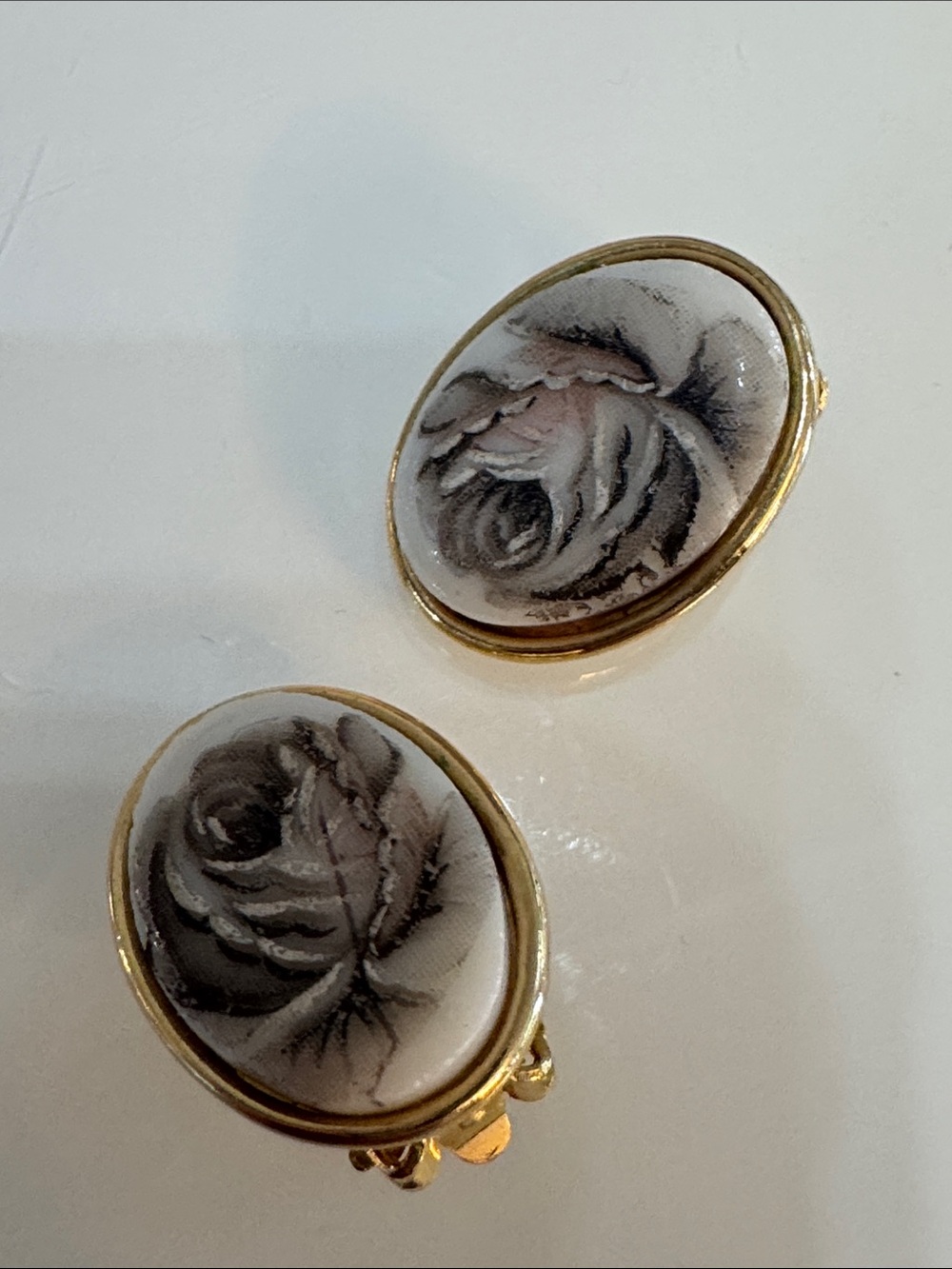 Porcelain clip on earrings flower